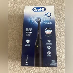 Recharging toothbrush